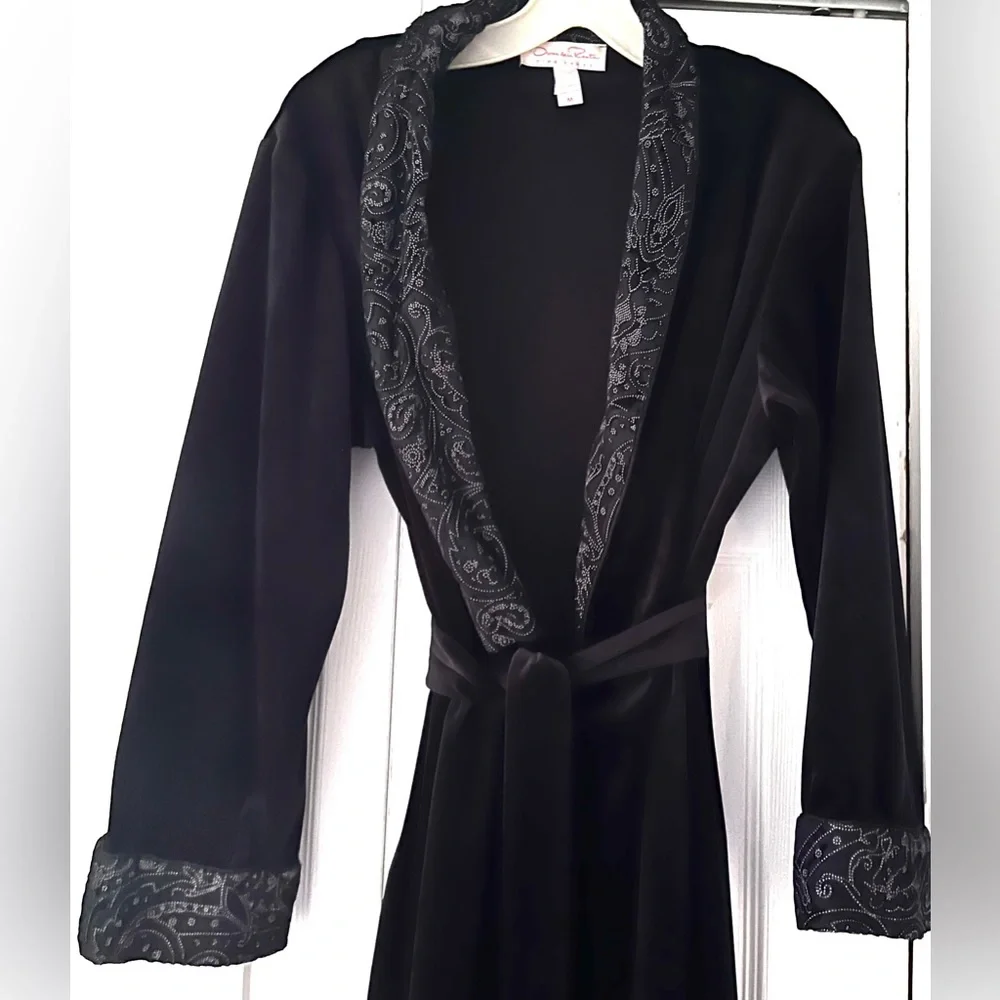 Oscar de la Renta Pink Label Vintage Black Velvet Robe